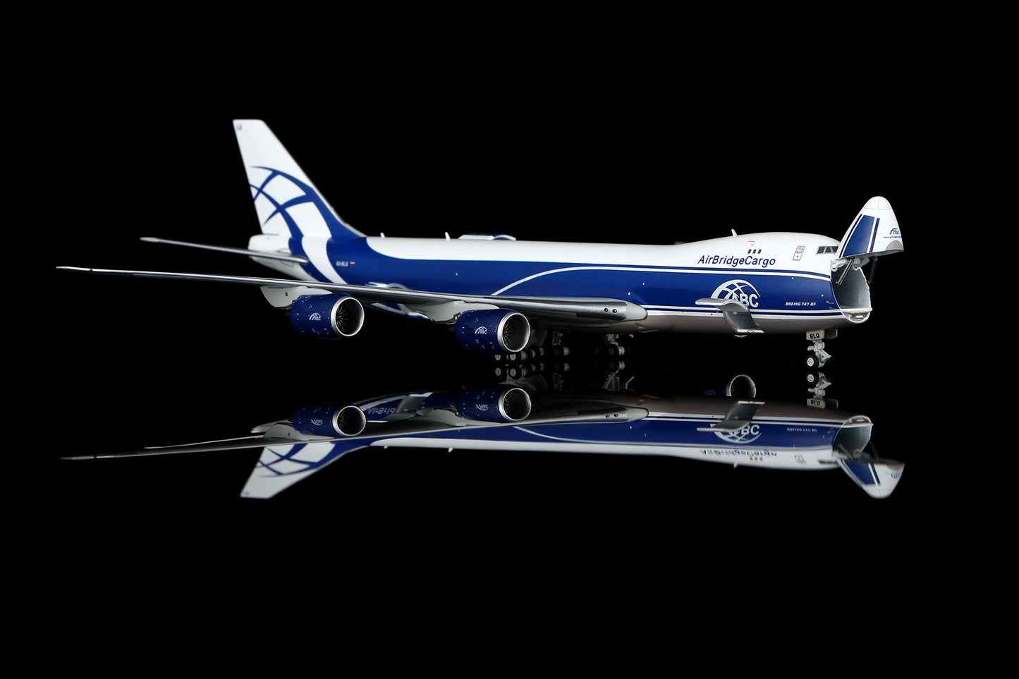 HX Models B632601F 1:400 Air Bridge Cargo B747-8F VQ-BLQ "Flaps Down"