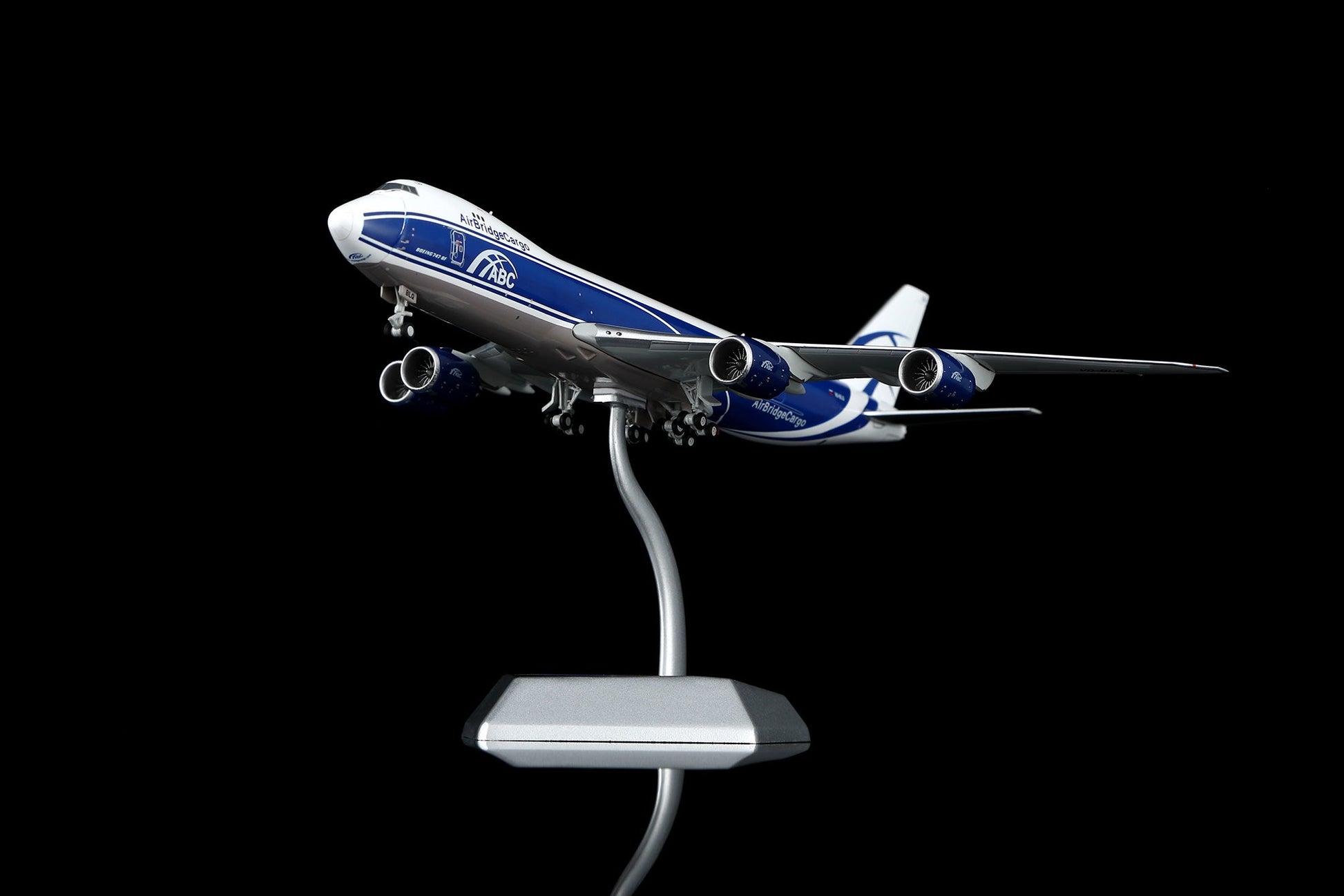 HX Models B632601F 1:400 Air Bridge Cargo B747-8F VQ-BLQ "Flaps Down"