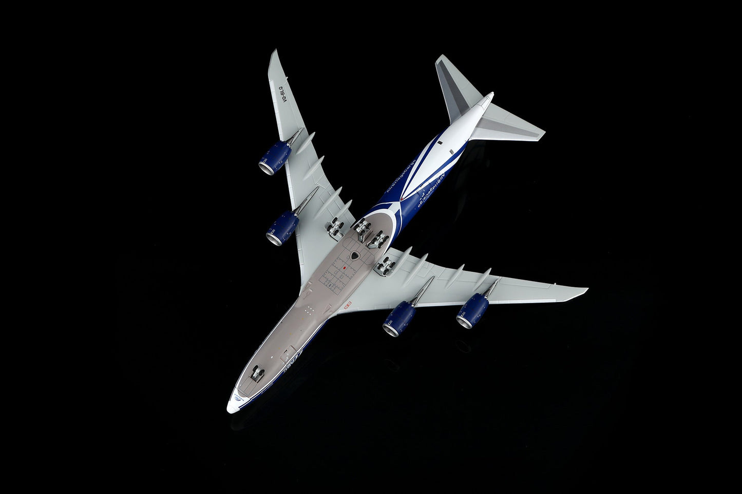 HX Models B632601F 1:400 Air Bridge Cargo B747-8F VQ-BLQ "Flaps Down"
