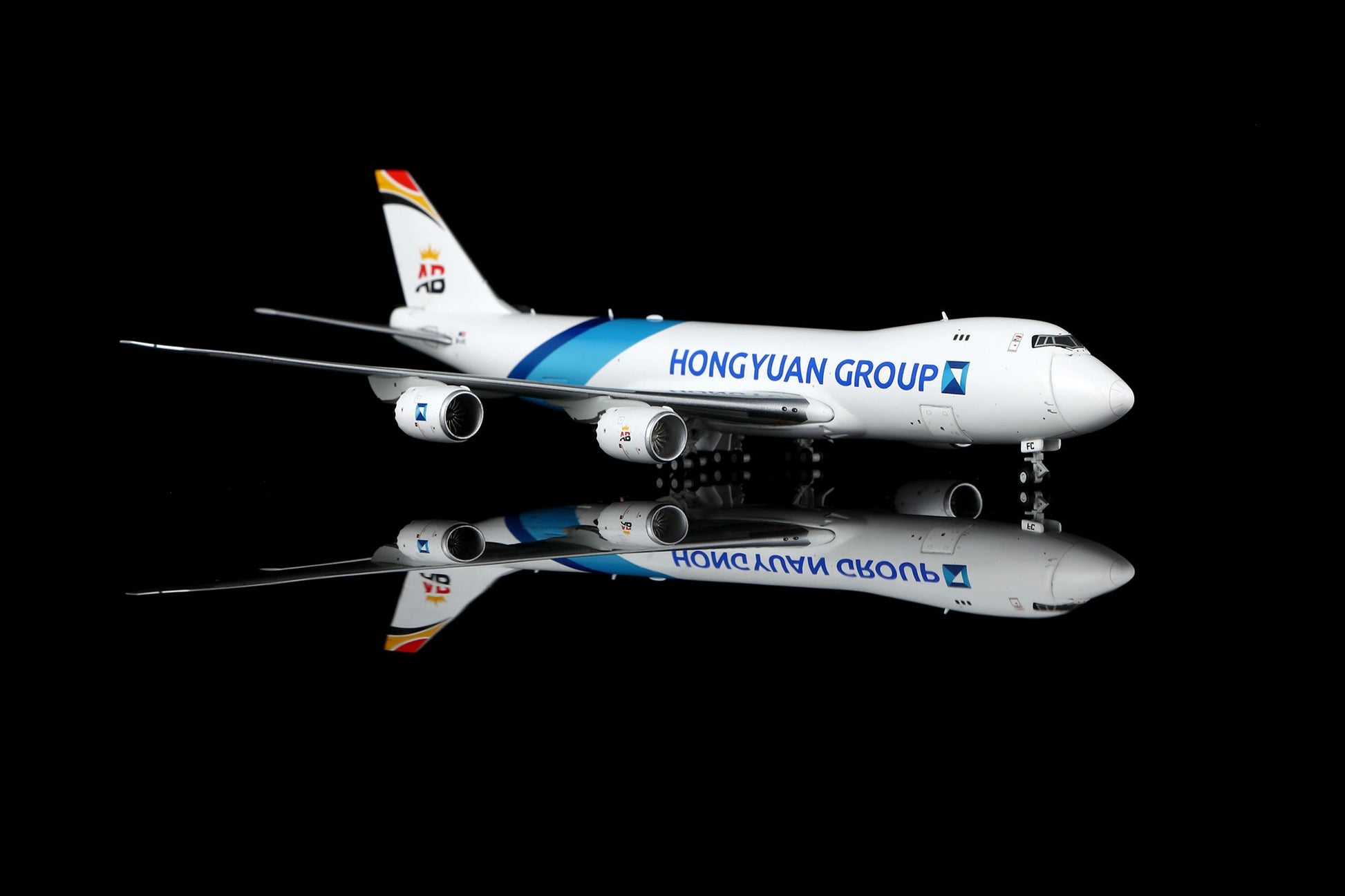 HX Models B633001 1:400 Hongyuan Group Boeing 747-8F OE-LFC