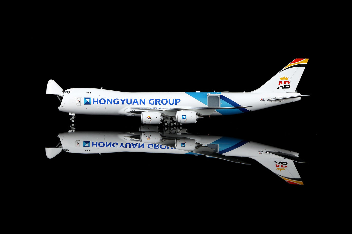 HX Models B633001C 1:400 Hongyuan Group Boeing 747-8F OE-LFC "Interactive Series"