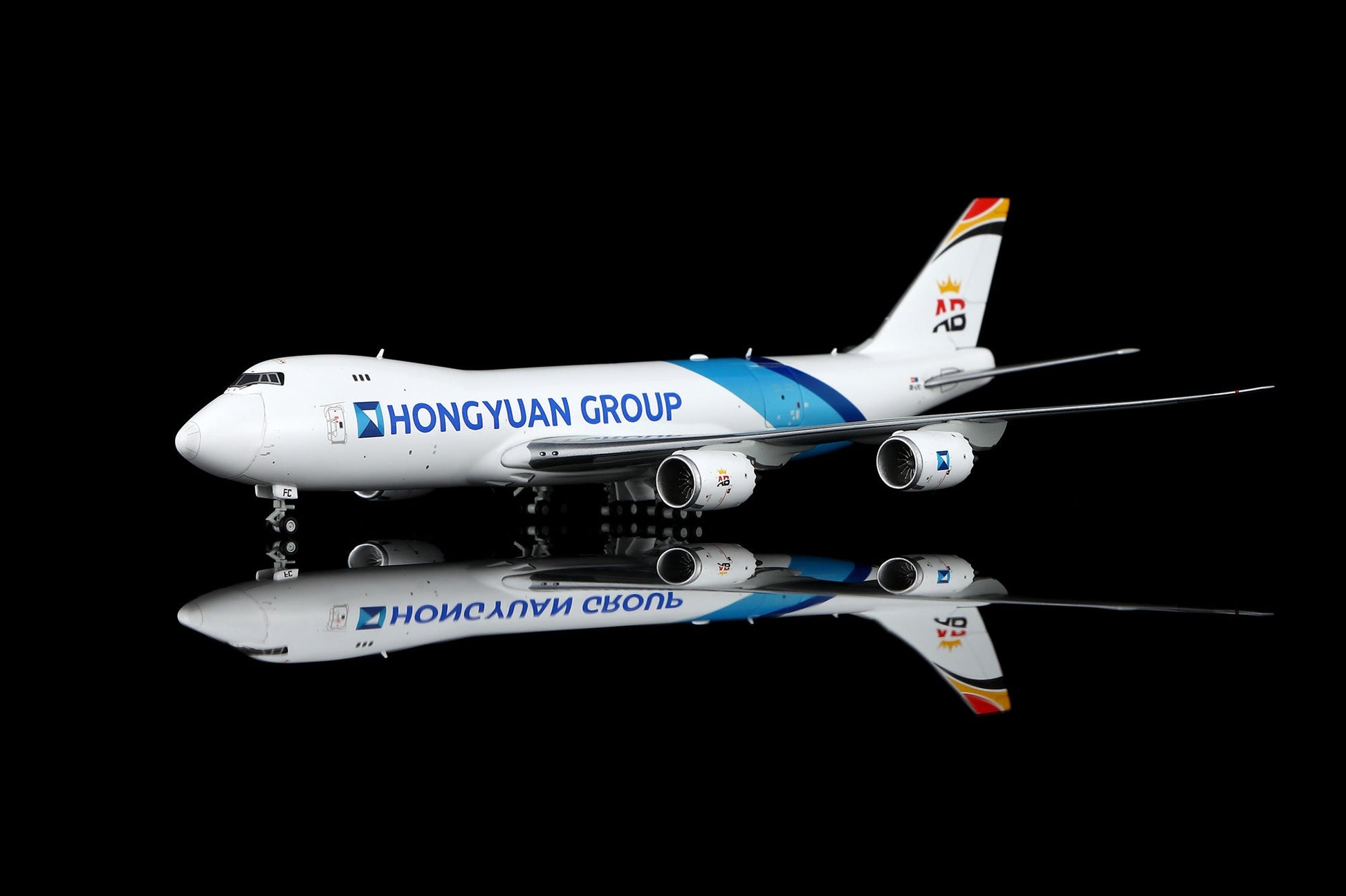 HX Models B633001C 1:400 Hongyuan Group Boeing 747-8F OE-LFC "Interactive Series"