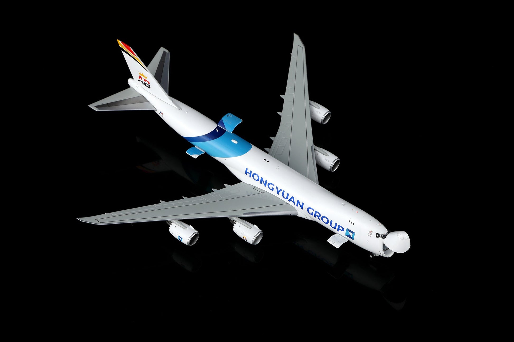 HX Models B633001C 1:400 Hongyuan Group Boeing 747-8F OE-LFC "Interactive Series"