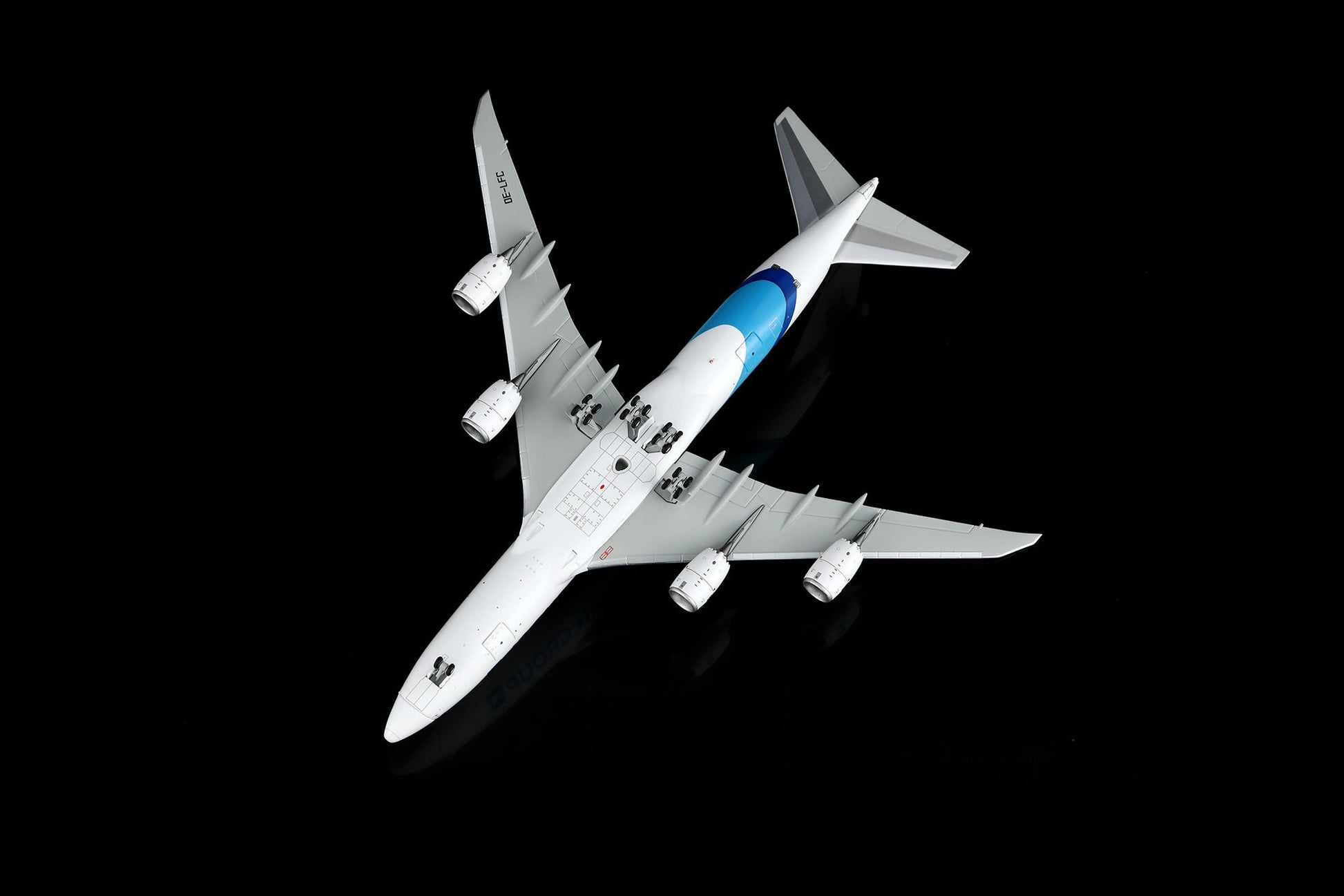 HX Models B633001C 1:400 Hongyuan Group Boeing 747-8F OE-LFC "Interactive Series"
