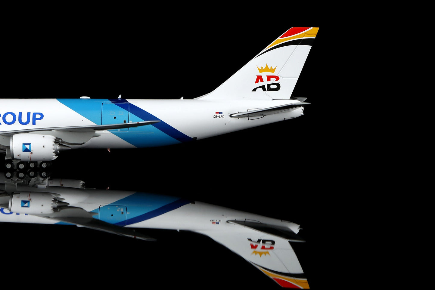 HX Models B633001C 1:400 Hongyuan Group Boeing 747-8F OE-LFC "Interactive Series"