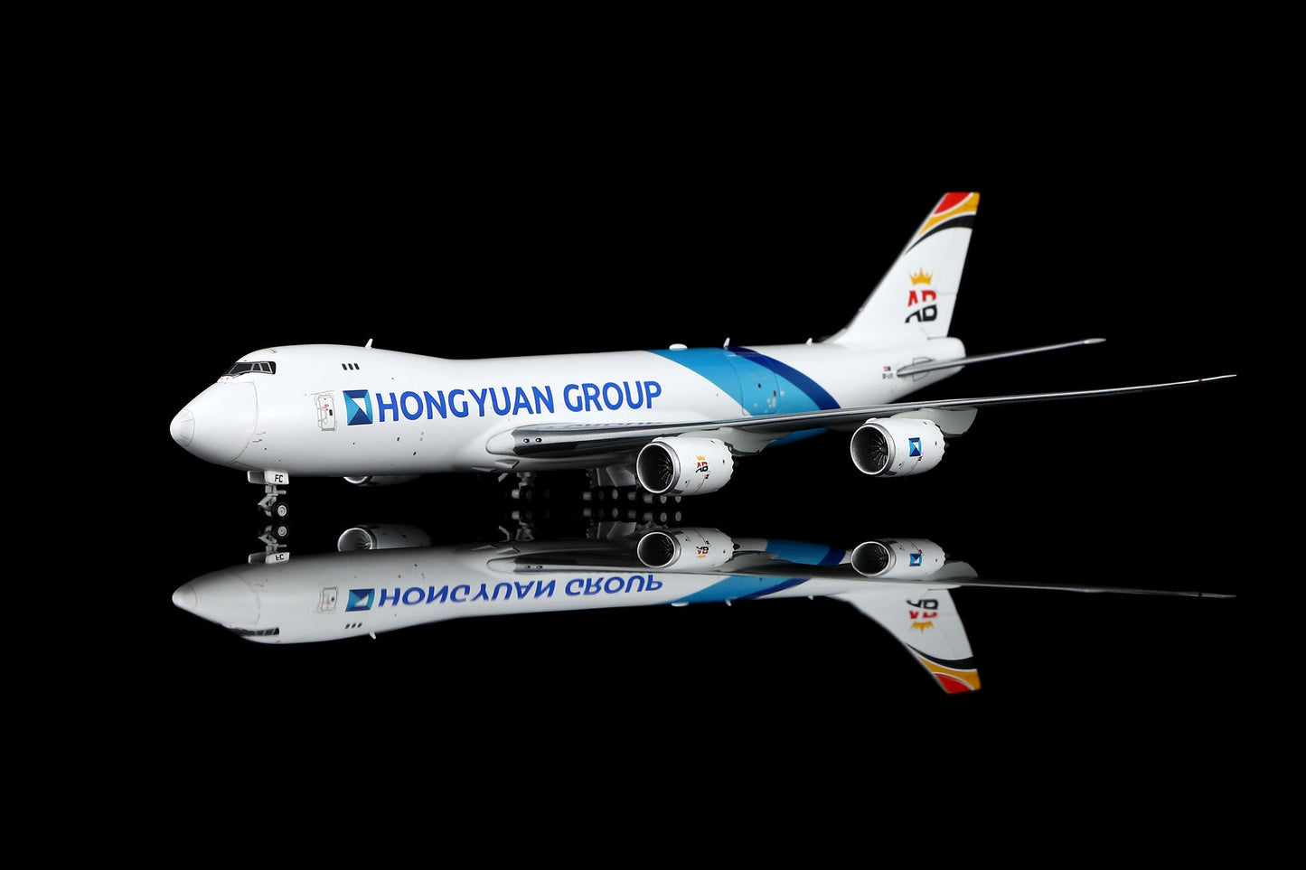 HX Models B633001C 1:400 Hongyuan Group Boeing 747-8F OE-LFC "Interactive Series"