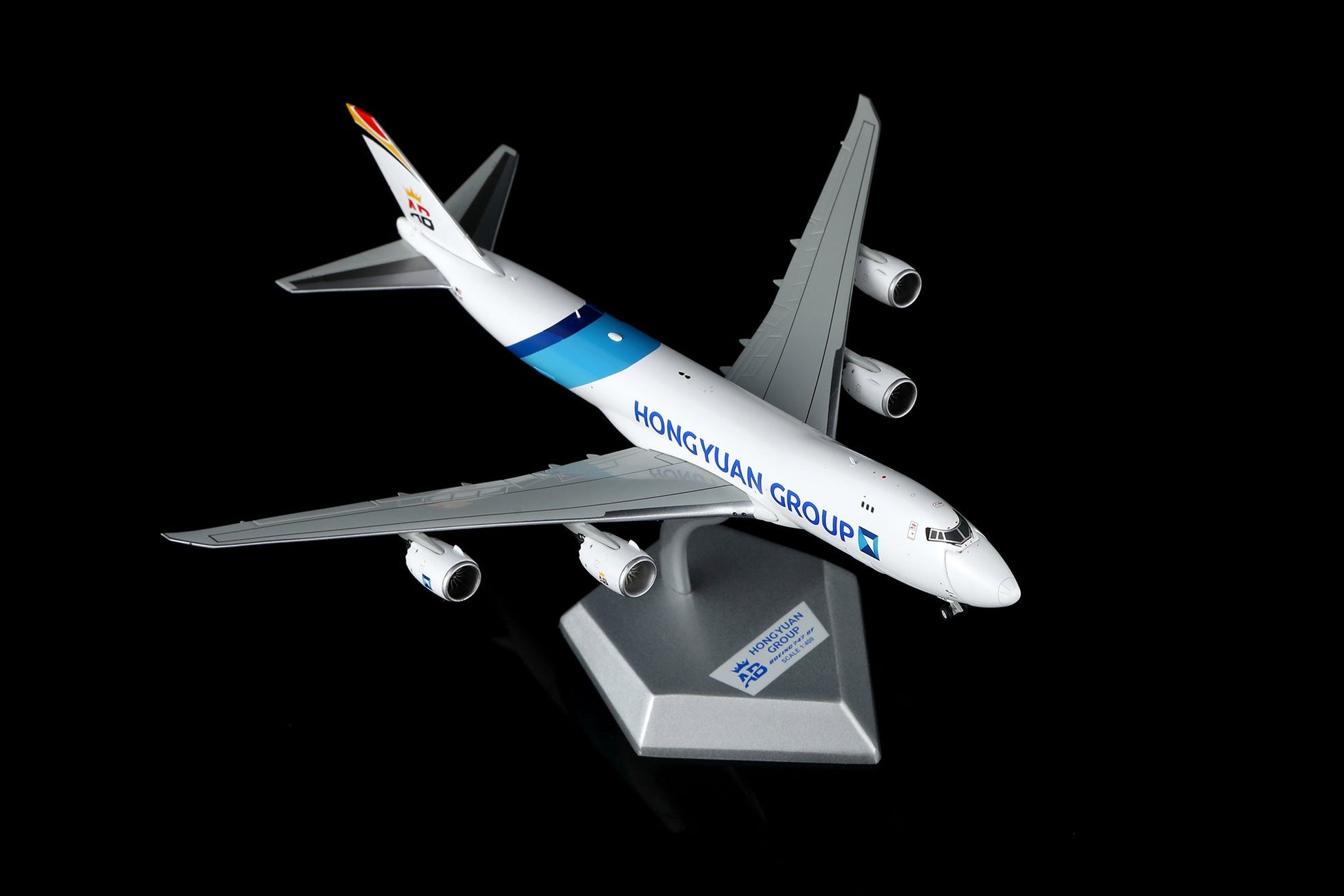 HX Models B633001C 1:400 Hongyuan Group Boeing 747-8F OE-LFC "Interactive Series"