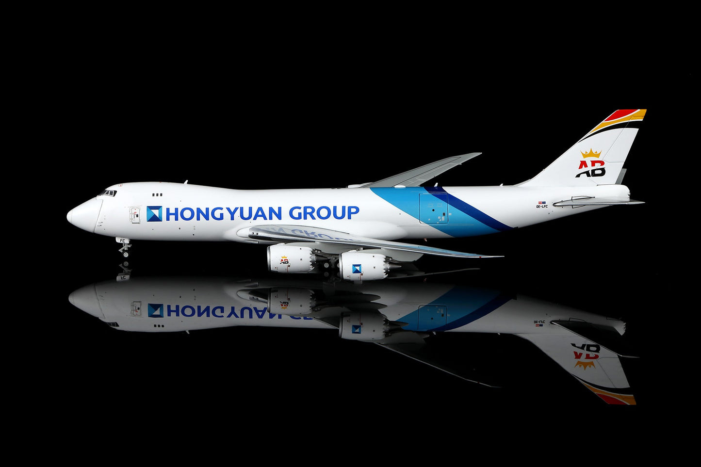 HX Models B633001C 1:400 Hongyuan Group Boeing 747-8F OE-LFC "Interactive Series"