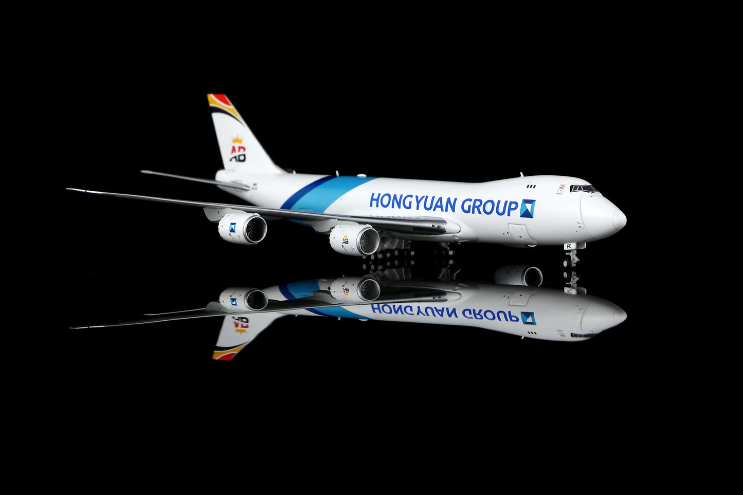 HX Models B633001C 1:400 Hongyuan Group Boeing 747-8F OE-LFC "Interactive Series"