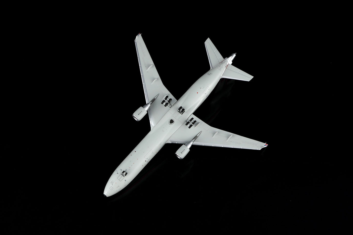 HX Models M101007F 1:400 China Airlines MD-11 B-150 "Flaps Down"
