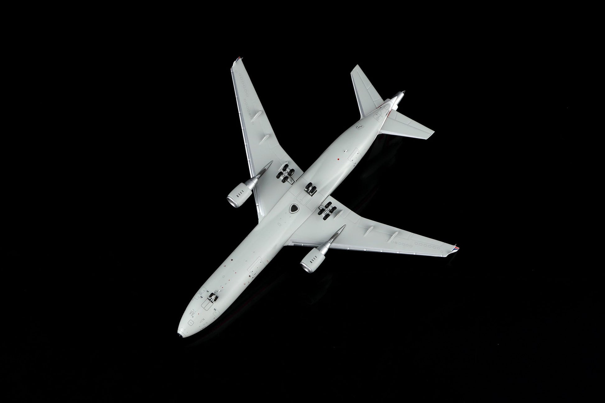 HX Models M101007F 1:400 China Airlines MD-11 B-150 "Flaps Down"