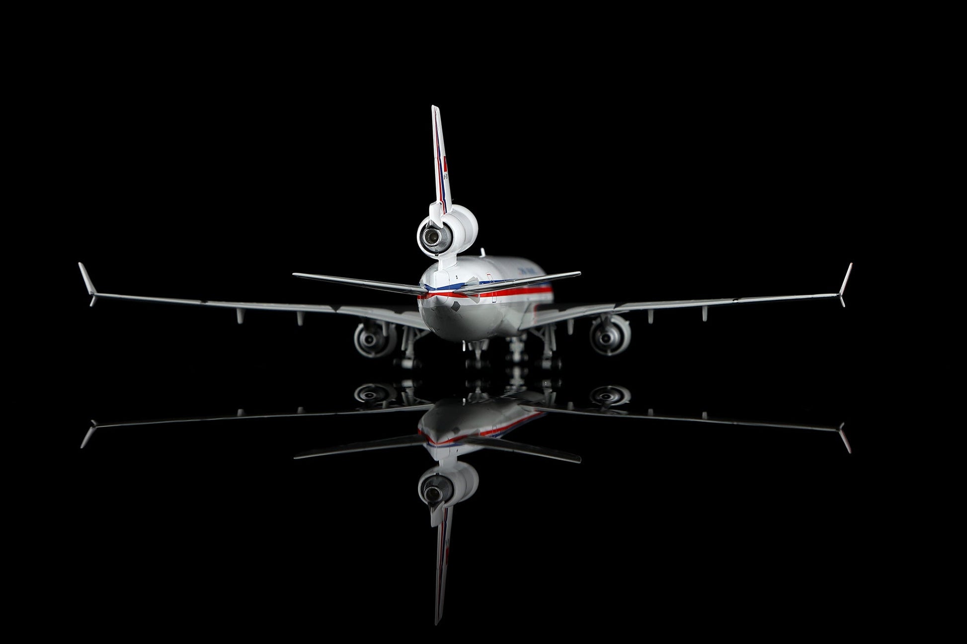 HX Models M101007F 1:400 China Airlines MD-11 B-150 "Flaps Down"
