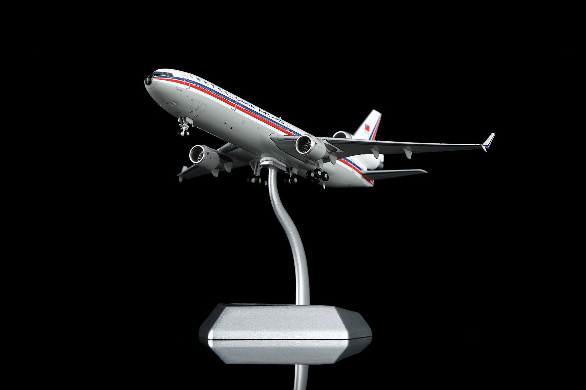 HX Models M101007F 1:400 China Airlines MD-11 B-150 "Flaps Down"