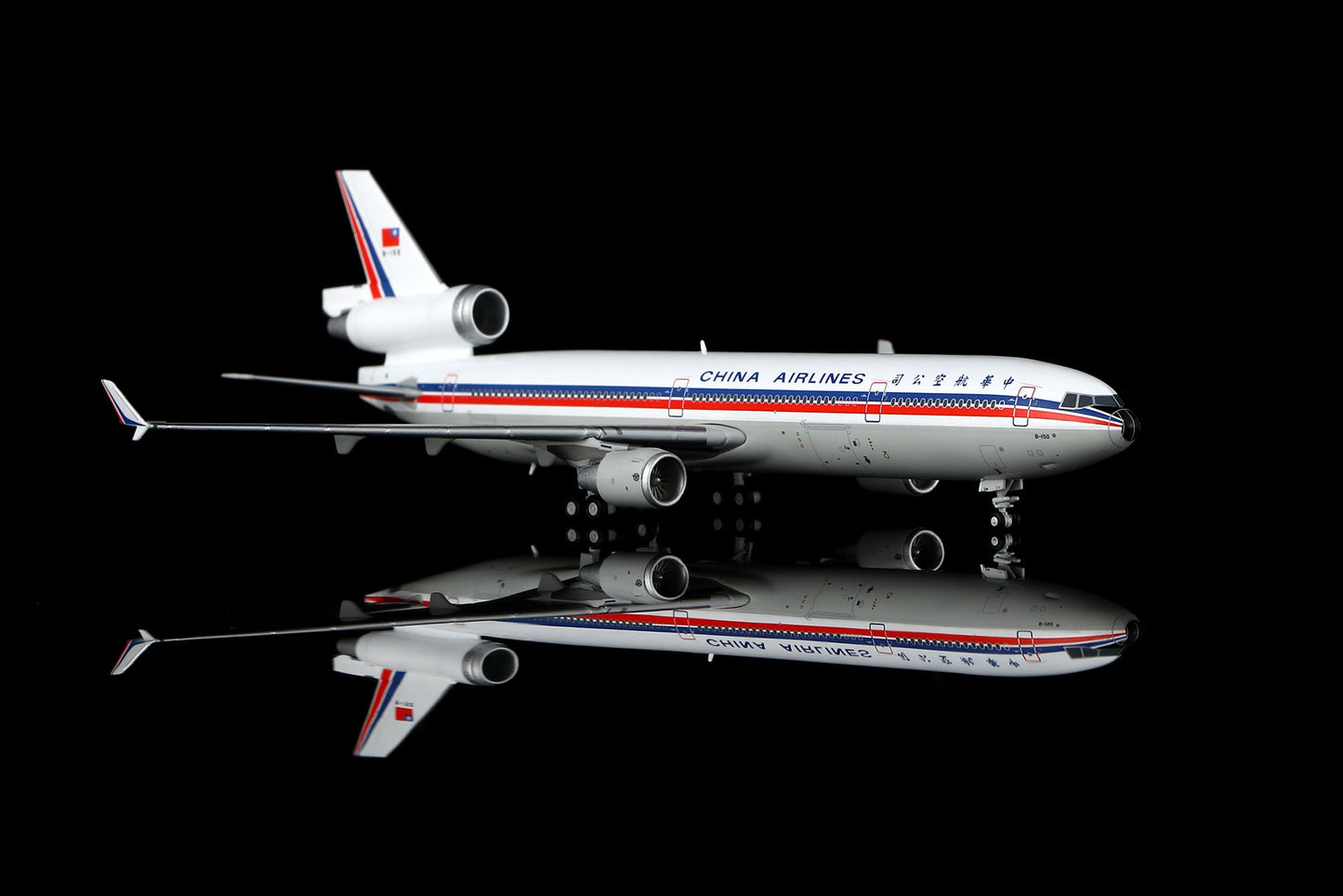 HX Models M101007F 1:400 China Airlines MD-11 B-150 "Flaps Down"
