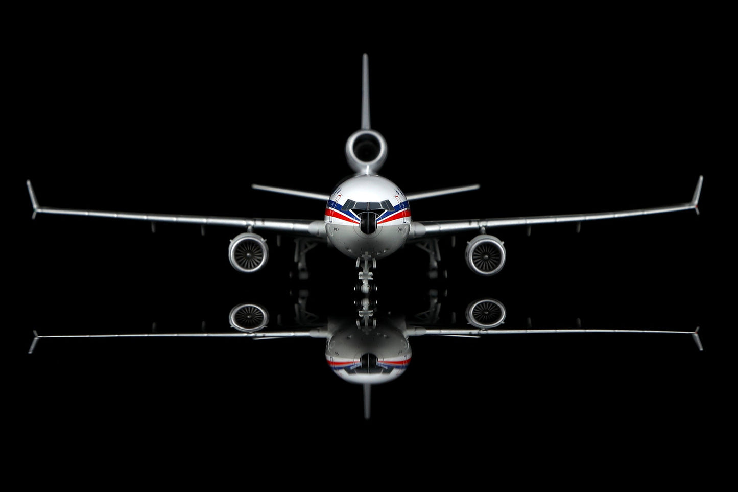 HX Models M101007F 1:400 China Airlines MD-11 B-150 "Flaps Down"