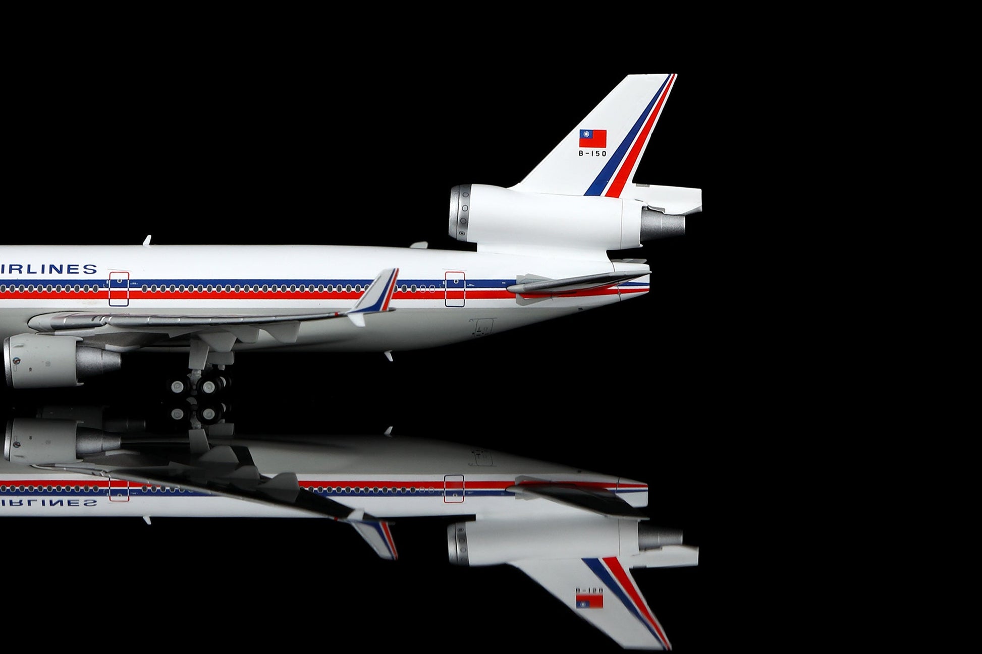 HX Models M101007F 1:400 China Airlines MD-11 B-150 "Flaps Down"