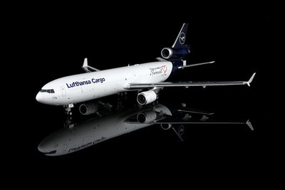 Pre-Order SQ Wings L2104C 1:200 Lufthansa Cargo McDonnell Douglas MD-11 D-ALCC "Thank you MD-11, Farewell" "Interactive Series"
