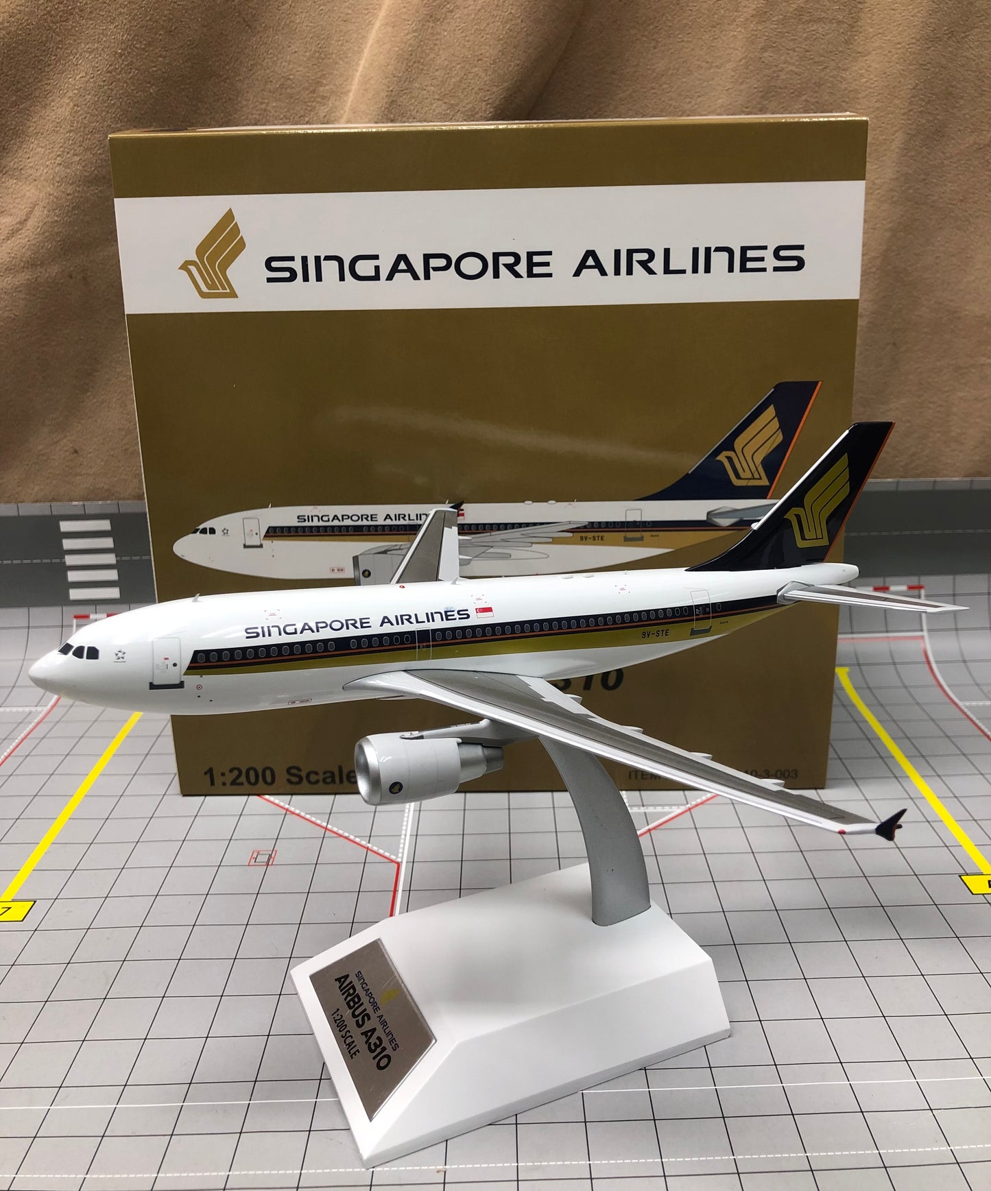 *WB Models WB - A310 - 3 - 003 1:200 Singapore Airlines Airbus A310