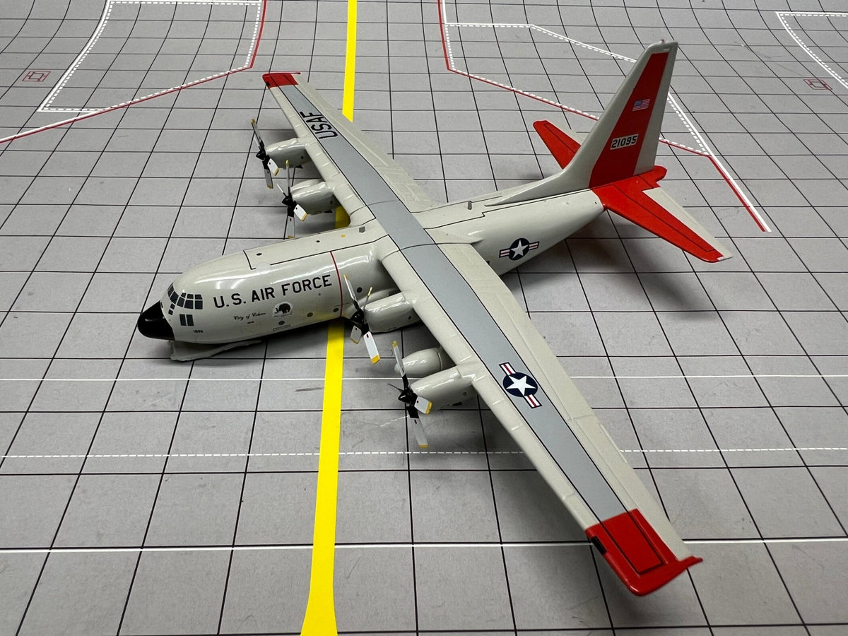 InFlight200 IF130USAF095 1:200 USAF LC - 130H Hercules (L - 382) 92 - 1095 "A to Z" Exclusive Signature Edition of 130pcs