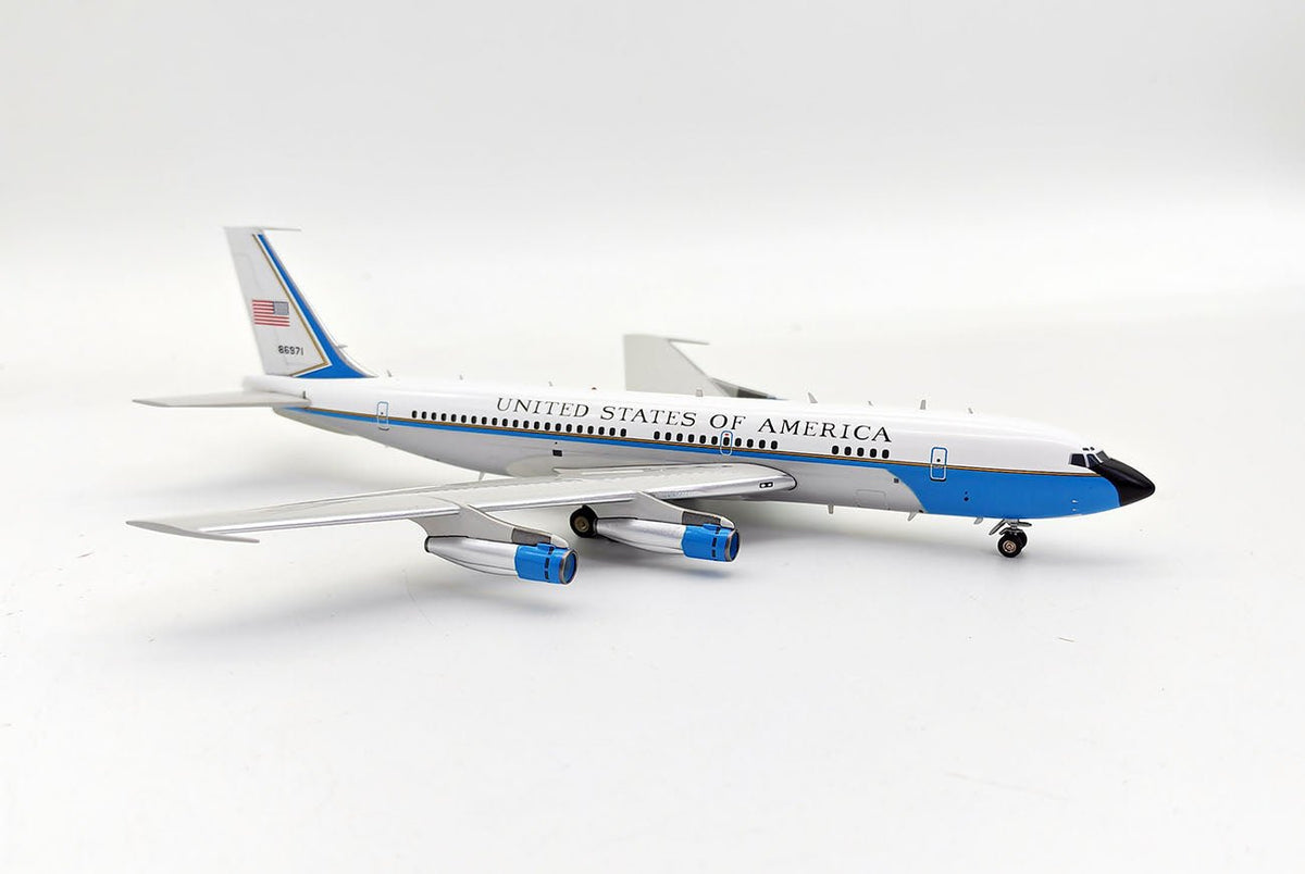 Inflight200 IF137B6971 1:200 USAF VC - 137A