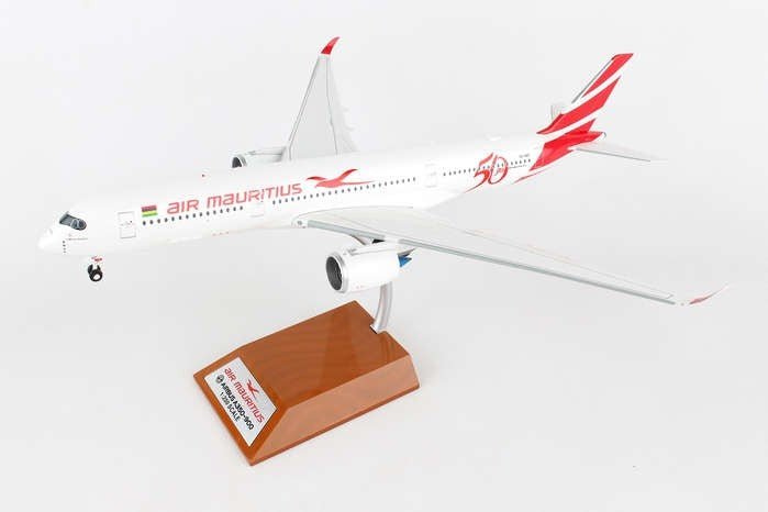 InFlight200 IF350MK002 1:200 Air Mauritius A350 - 900