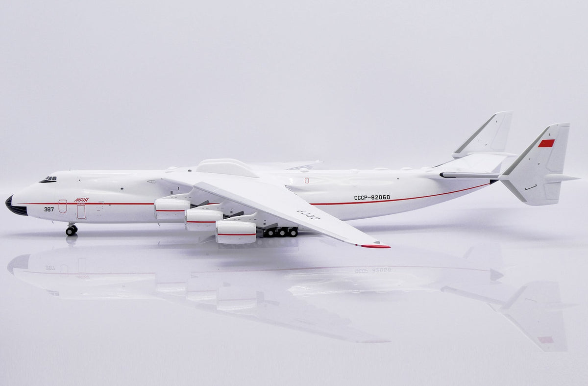 JC Wings LH21225 1:200 Antonov An - 225 CCCP - 82060 "Red Line"