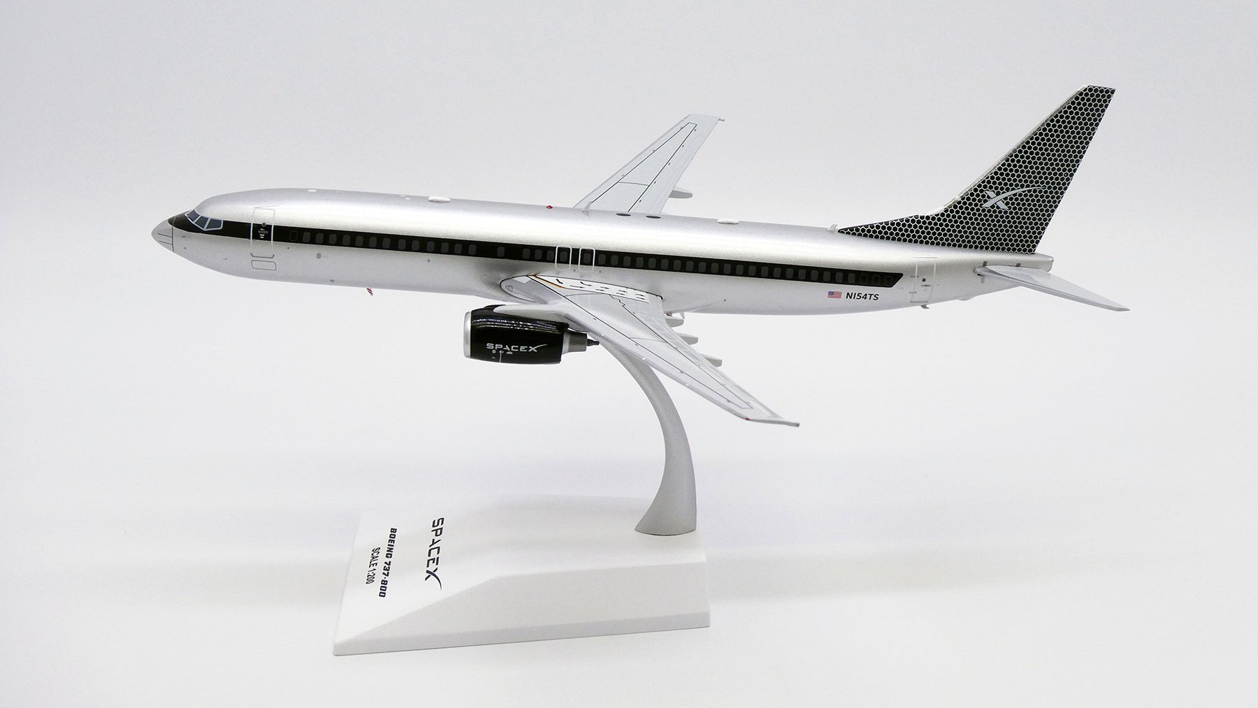 JC Wings XX20558 1:200 SpaceX Boeing 737-800 Reg: N154TS
