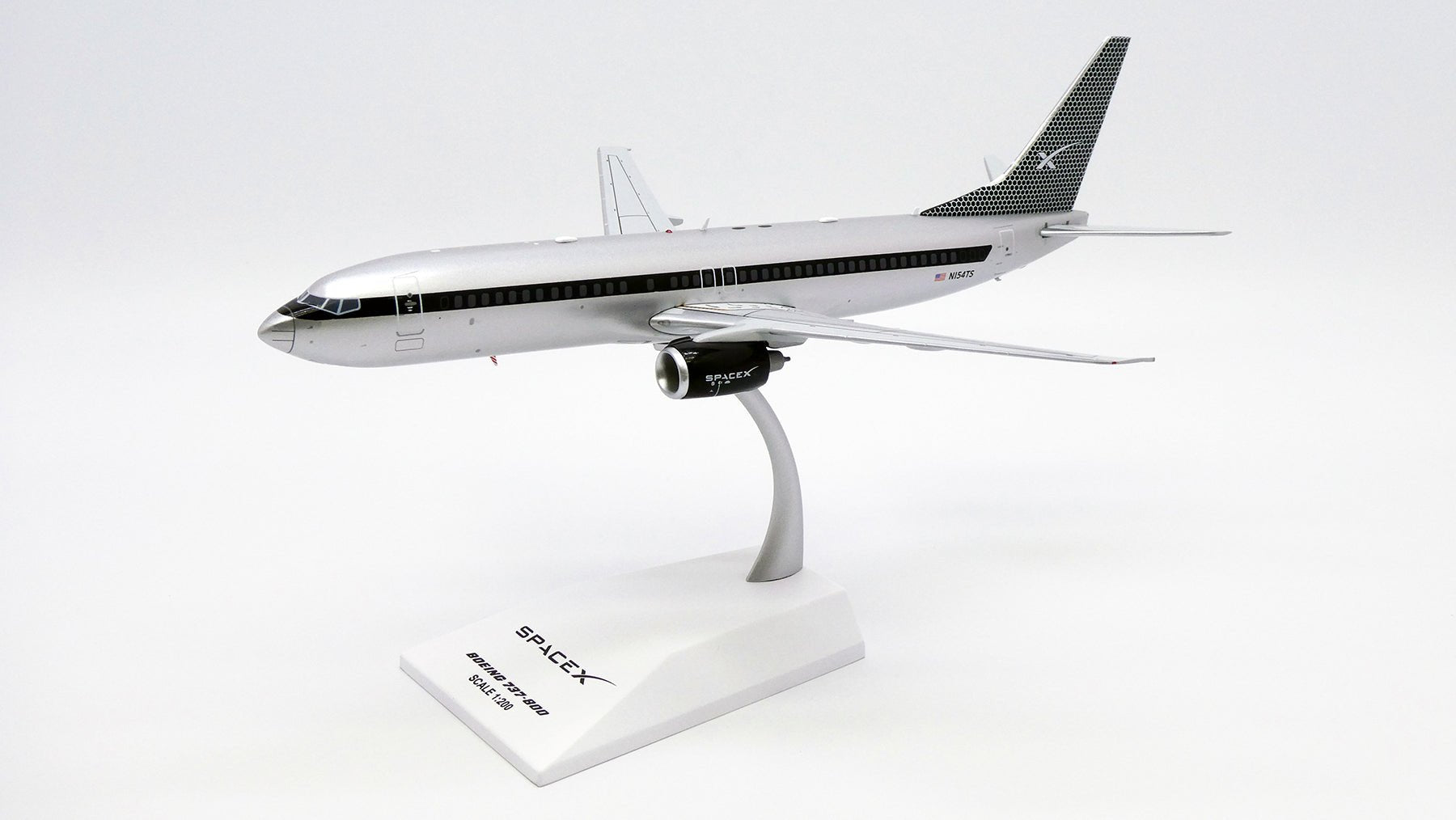 JC Wings XX20558 1:200 SpaceX Boeing 737-800 Reg: N154TS – MTS