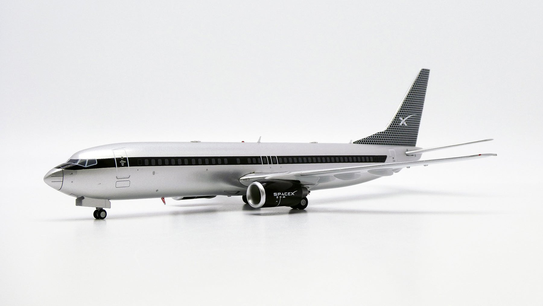JC Wings XX20558 1:200 SpaceX Boeing 737-800 Reg: N154TS – MTS