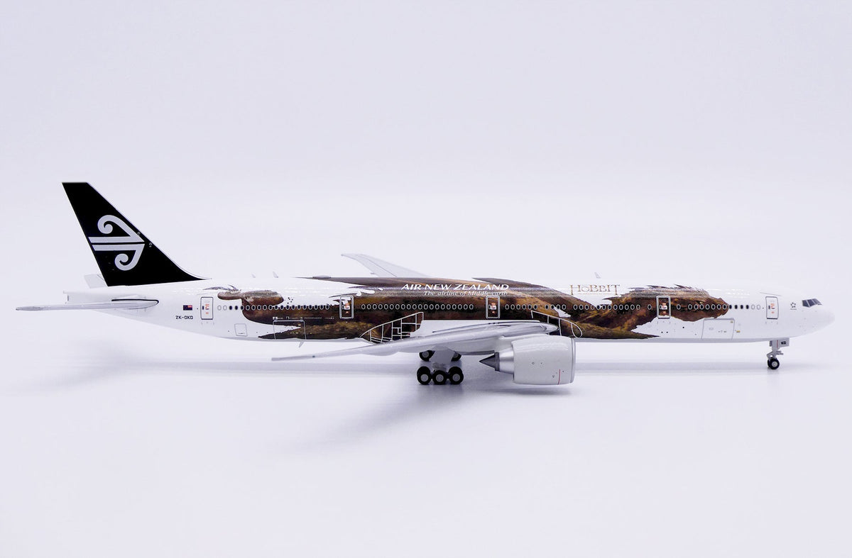 JC Wings XX40621 1:400 Air New Zealand Boeing 777-300ER "Desolation of Smaug" Reg: ZK-OKO