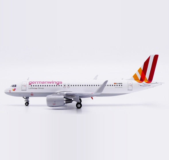 JC Wings 1:400 scale Germanwings Airbus A320 Reg: D-AIUO diecast model airplane