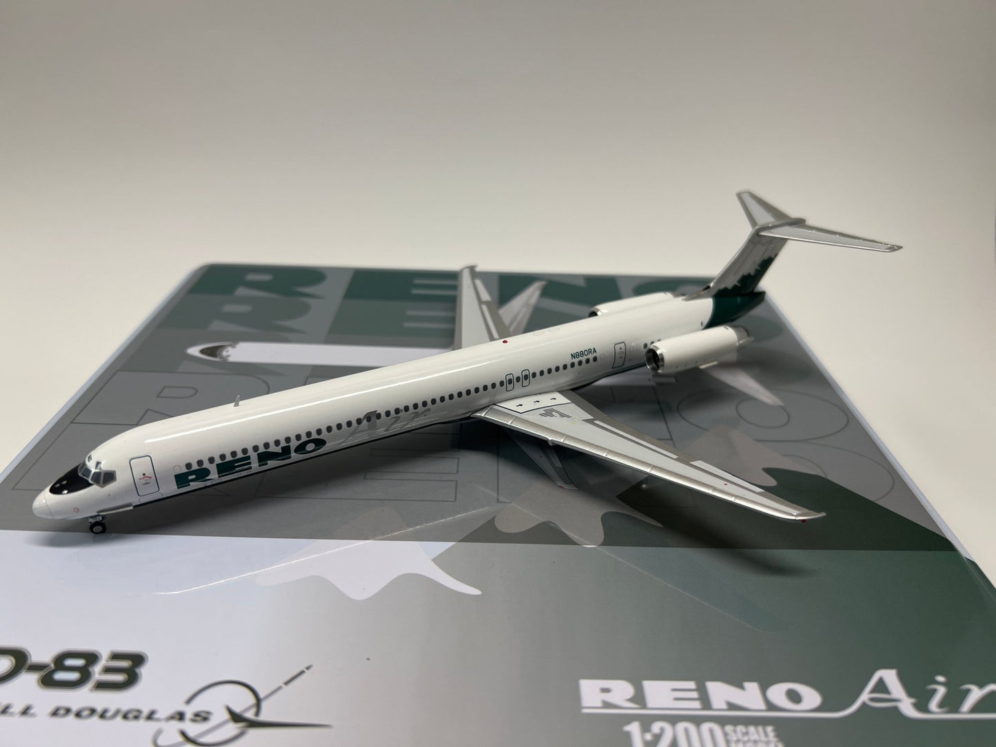 Jet-X Models JX024-2-001 1:200 Reno Air MD-83 N880RA