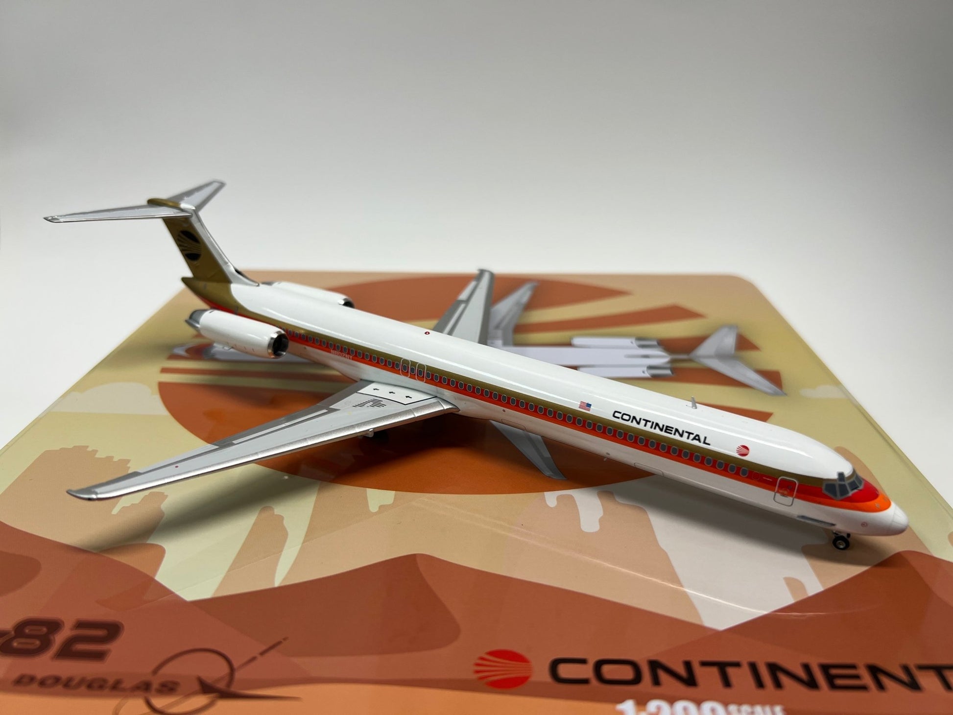 Jet-X Models JX024-2-002 1:200 Continental MD-82 Polished N802NY