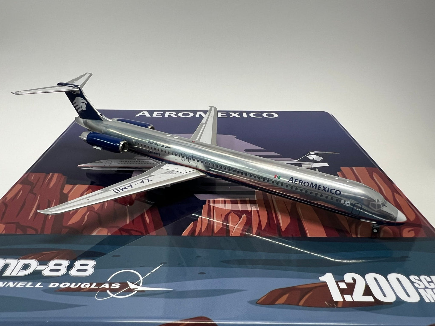 Jet-X Models JX024-2-004 1:200 AeroMexico MD-88 Polished XA-AMS
