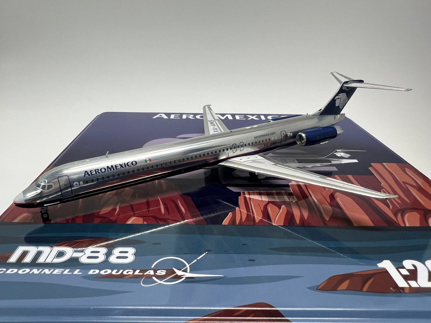 Jet-X Models JX024-2-004 1:200 AeroMexico MD-88 Polished XA-AMS