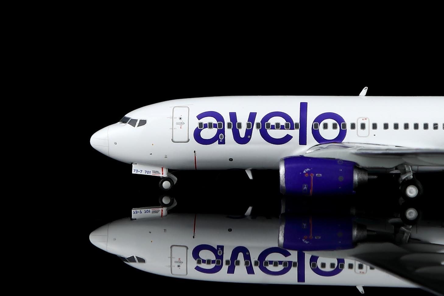 Legacy Jets LJ11516 - 5 1:400 Avelo Airlines Boeing 737 - 700 N701VL