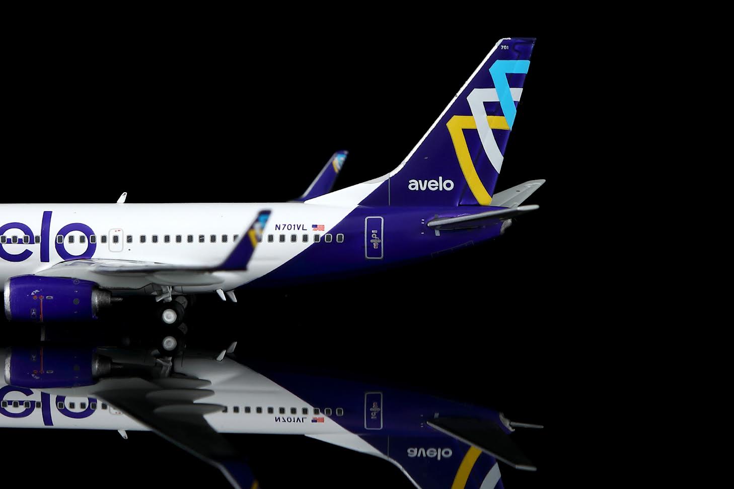 Legacy Jets LJ11516 - 5 1:400 Avelo Airlines Boeing 737 - 700 N701VL