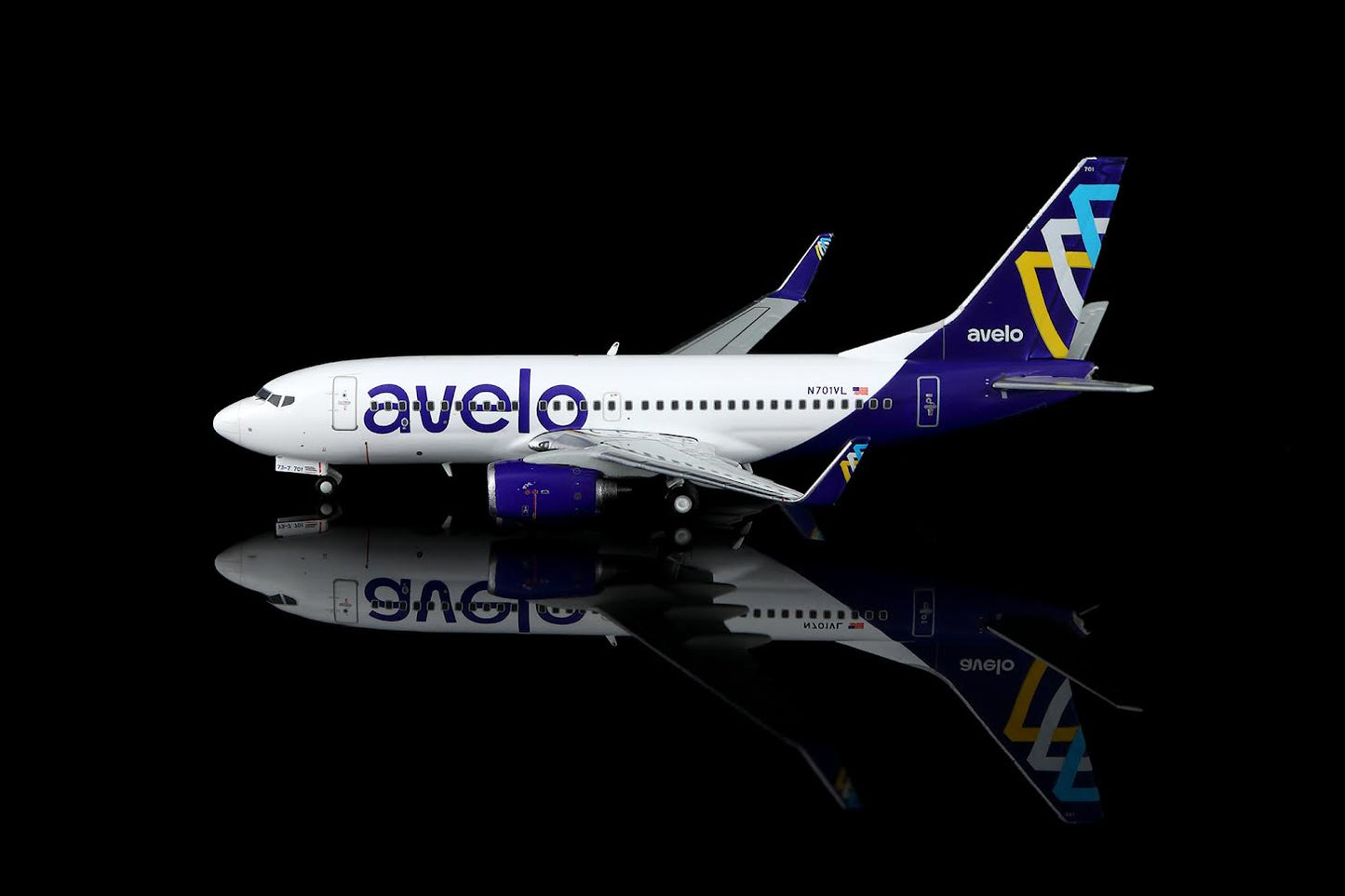 Legacy Jets LJ11516 - 5 1:400 Avelo Airlines Boeing 737 - 700 N701VL