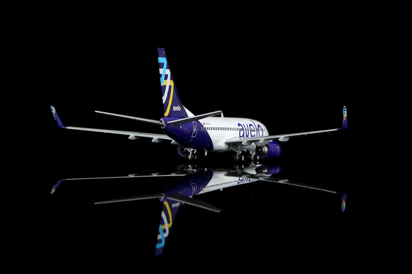 Legacy Jets LJ11516 - 5 1:400 Avelo Airlines Boeing 737 - 700 N701VL