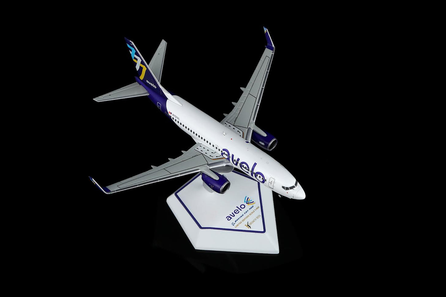 Legacy Jets LJ11516 - 5 1:400 Avelo Airlines Boeing 737 - 700 N701VL