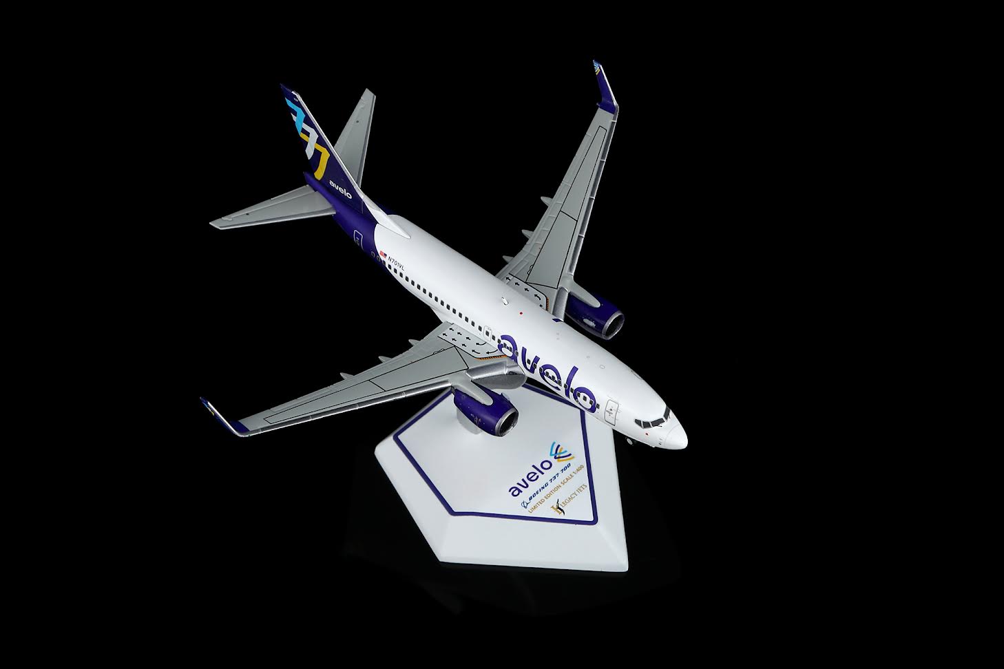 Legacy Jets LJ11516 - 5 1:400 Avelo Airlines Boeing 737 - 700 N701VL
