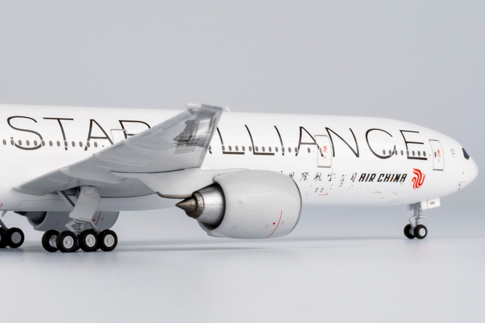 Models 73061 1:400 Air China 777 - 300ER B - 2032 (Star Alliance)