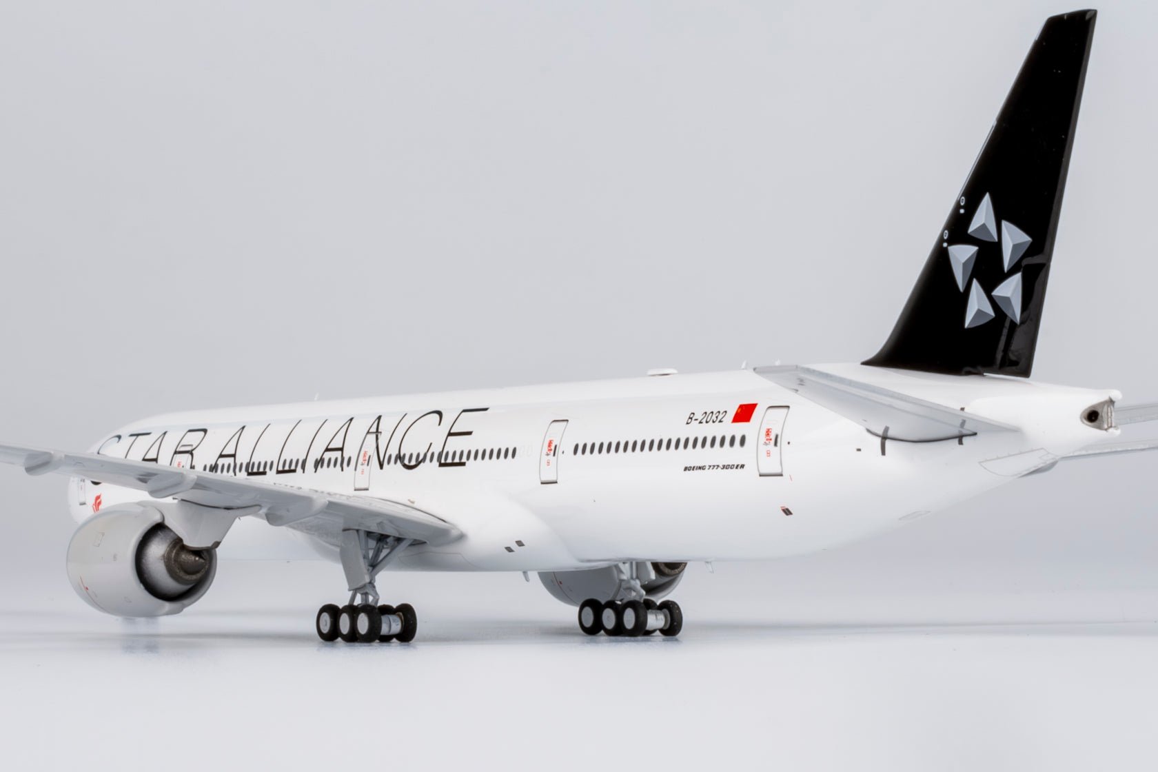 Models 73061 1:400 Air China 777 - 300ER B - 2032 (Star Alliance)