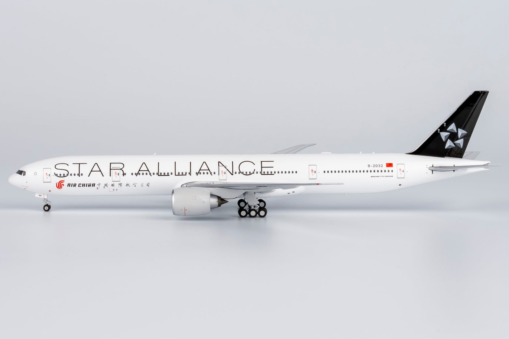Models 73061 1:400 Air China 777 - 300ER B - 2032 (Star Alliance)