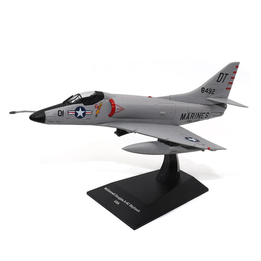 Motor City Classics 27291 - 56 1:72 McDonnell Douglas A - 4C Skyhawk