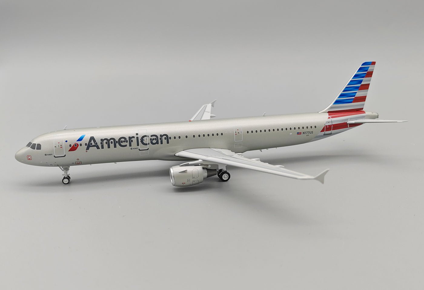 MTS Exclusive MTS321AASIG 1:200 Airbus A321 N177US American Airlines Signature Edition