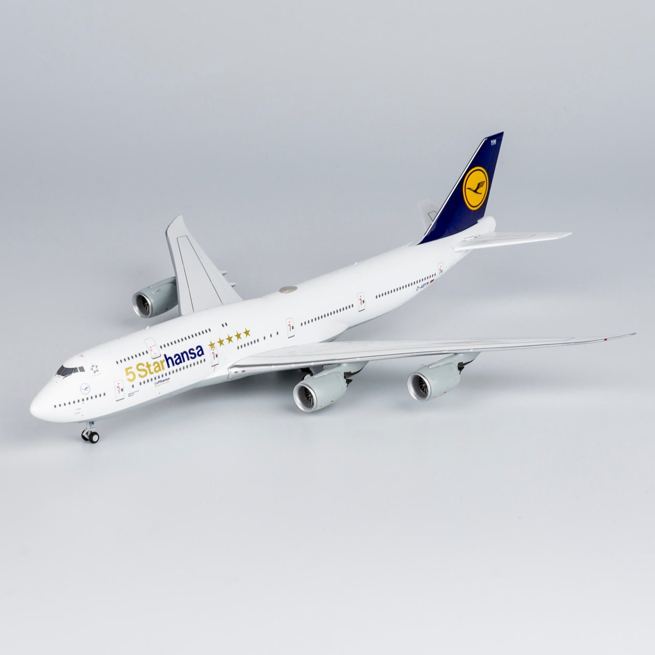 NG 78011 1:400 Lufthansa 747 - 8 D - ABYM "5 Starhansa titles"