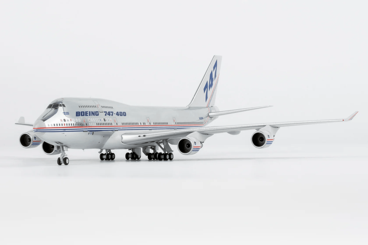 NG Models 04009 1:400 The Boeing Company 747 - 400 N401PW (Boeing house colors)