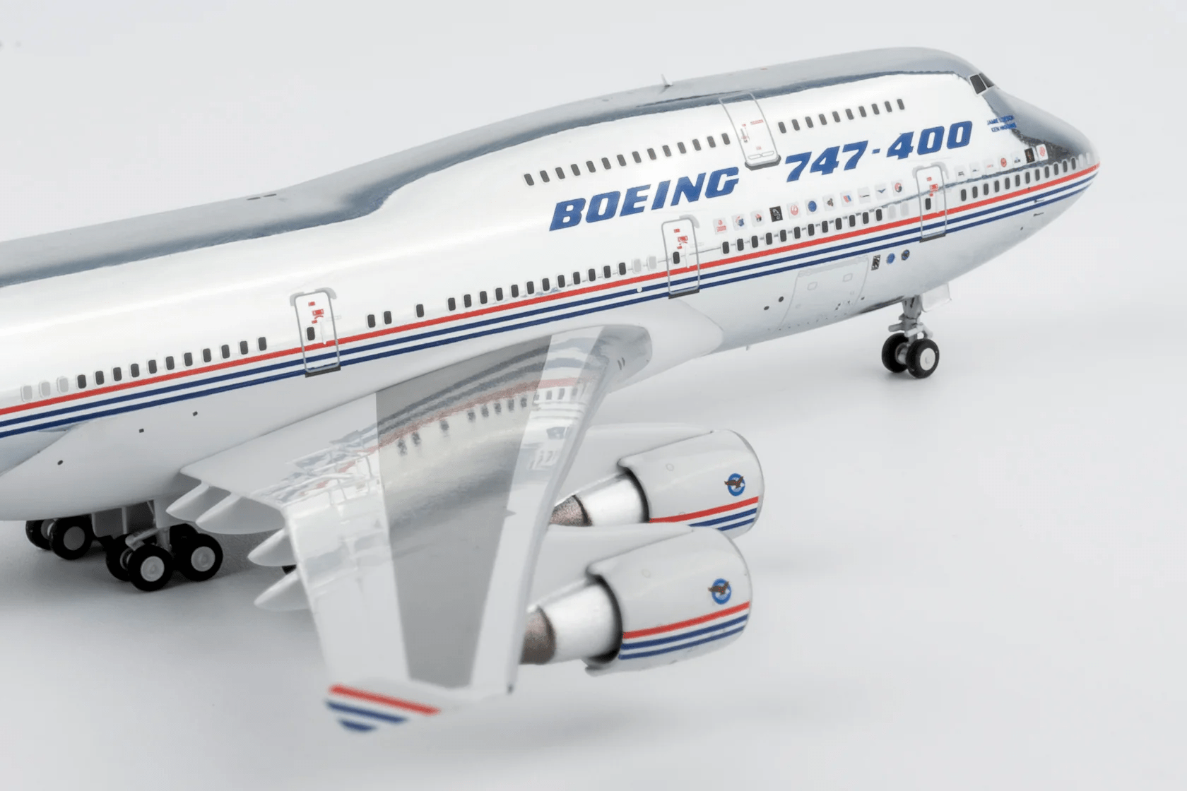 NG Models 04009 1:400 The Boeing Company 747-400 N401PW – MTS