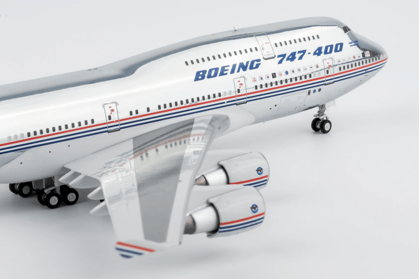 NG Models 04010 1:400 The Boeing Company 747 - 400 N401PW (Boeing house colors)